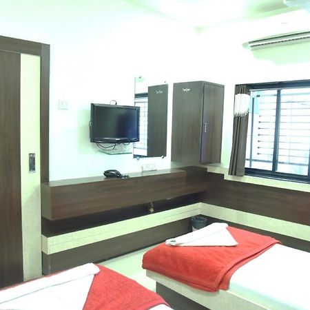 Hotel Excel Executive Amravati Extérieur photo