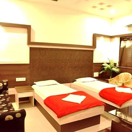 Hotel Excel Executive Amravati Extérieur photo