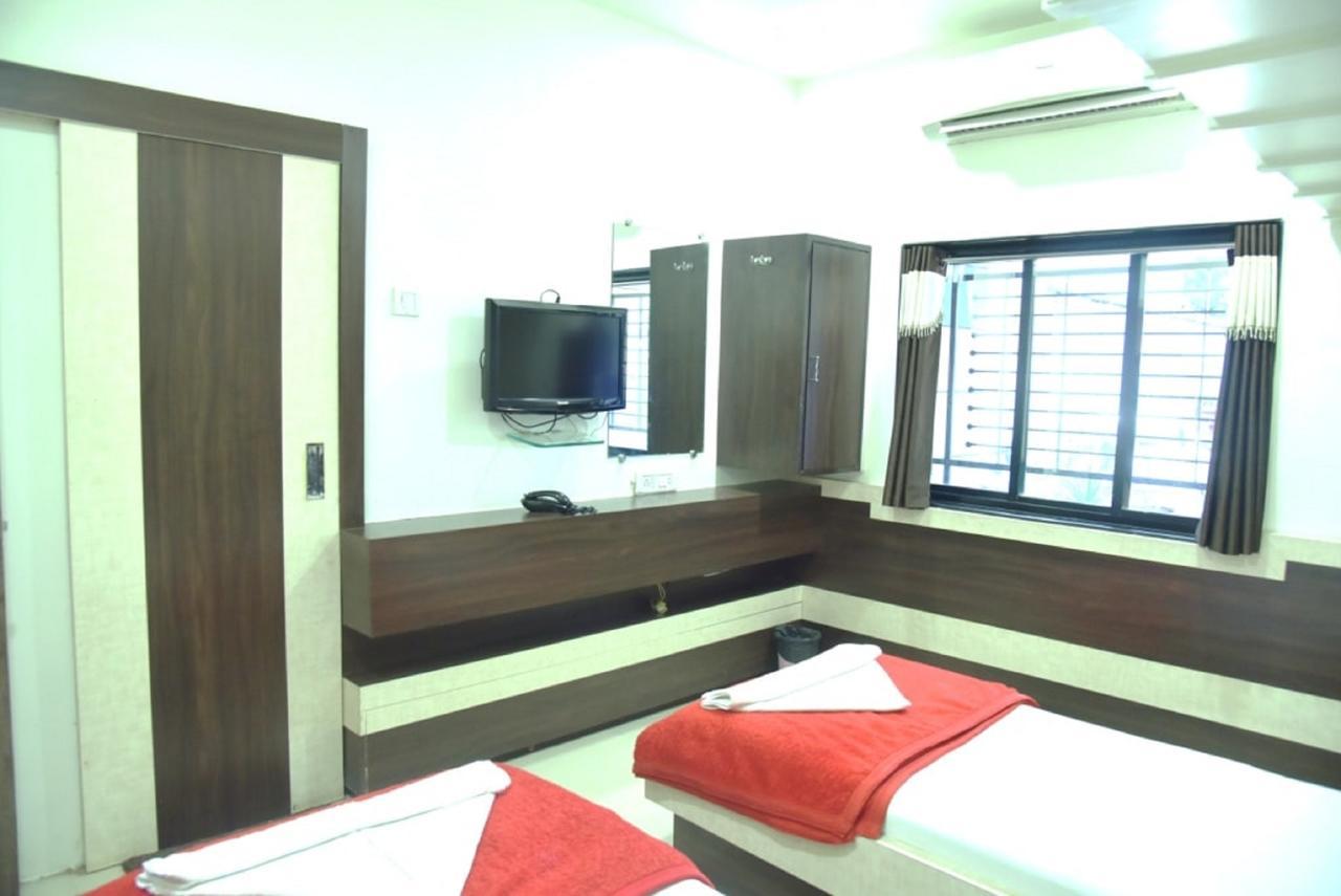 Hotel Excel Executive Amravati Extérieur photo
