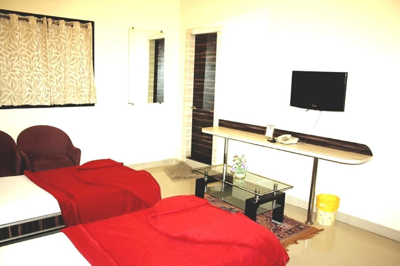 Hotel Excel Executive Amravati Extérieur photo