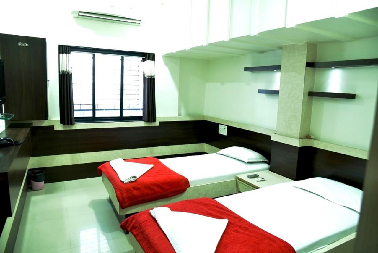 Hotel Excel Executive Amravati Extérieur photo