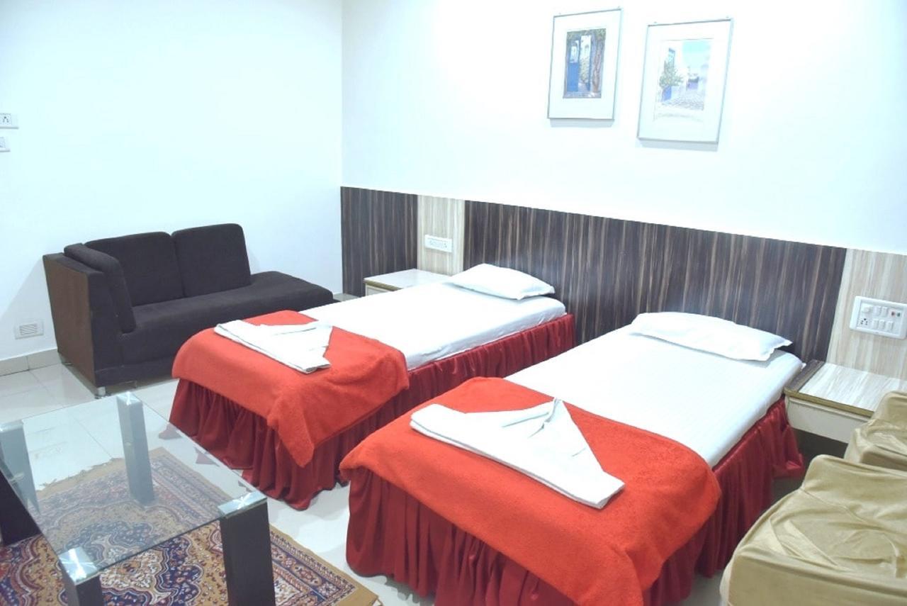 Hotel Excel Executive Amravati Extérieur photo