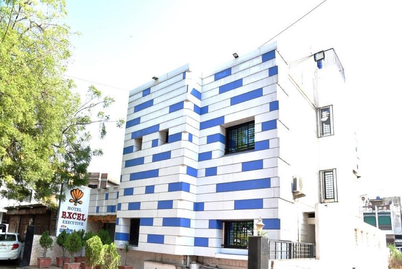 Hotel Excel Executive Amravati Extérieur photo