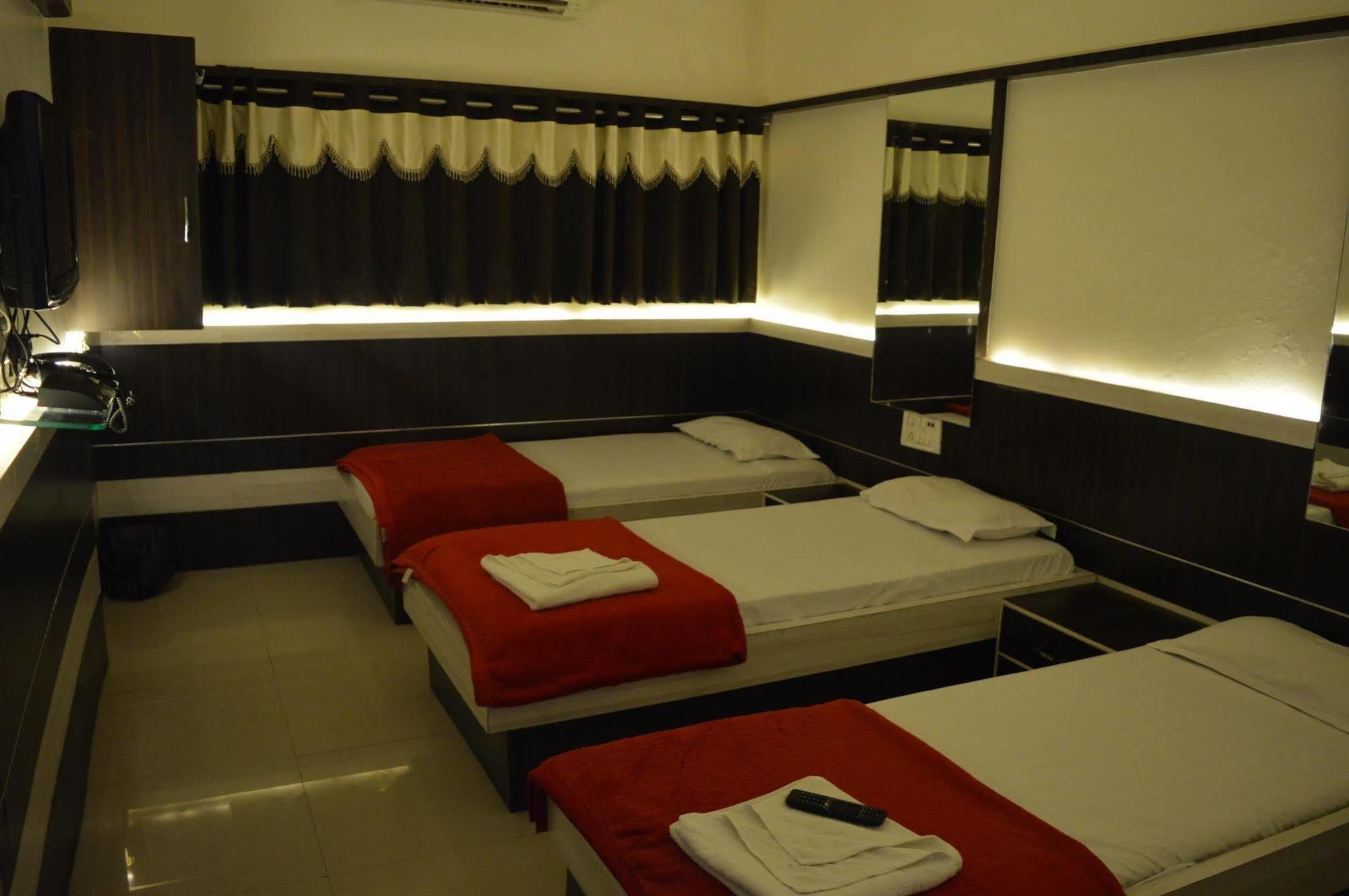 Hotel Excel Executive Amravati Extérieur photo